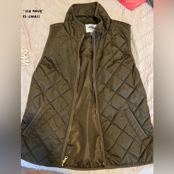 Old Navy Quilted Olive Green Vest - Picture 1 of 1